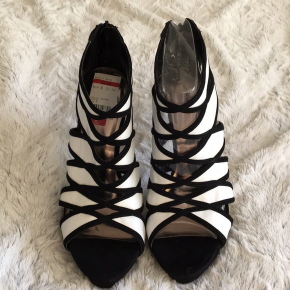 Shoes - Carlos Santana Heels.🖤😎